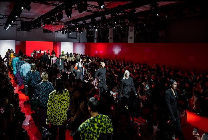 VERSACE fall-winter 2022 bangkok fashion show campaign work by Group Z International